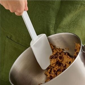 Pampered Chef Mix ‘N Scraper | Brand New | Customer Favorite